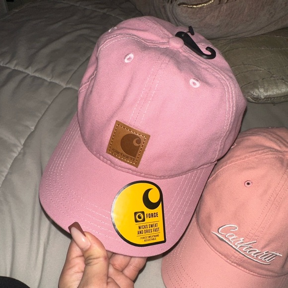 2 Carhartt hats - Picture 2 of 3